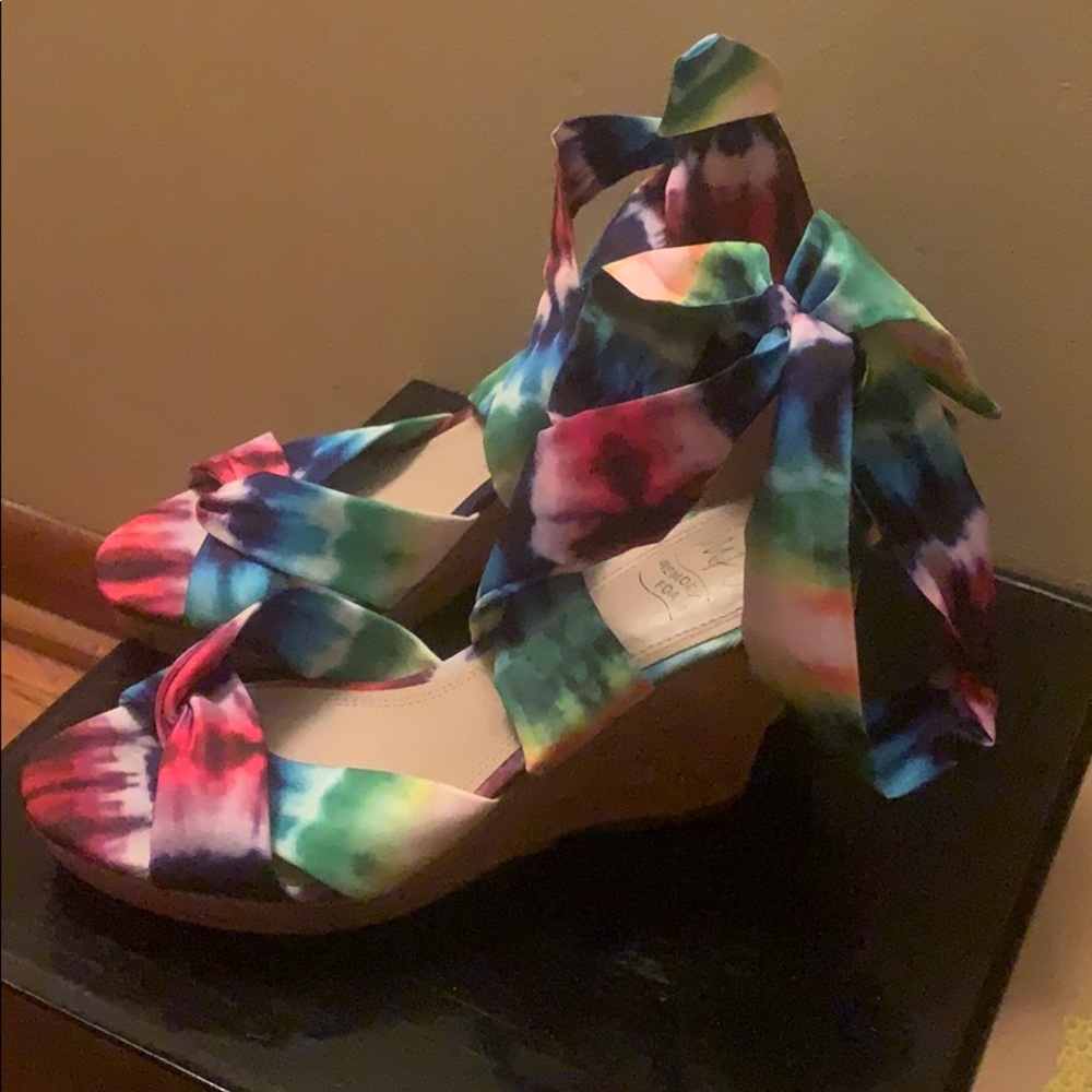 Multicolored wedge sandals